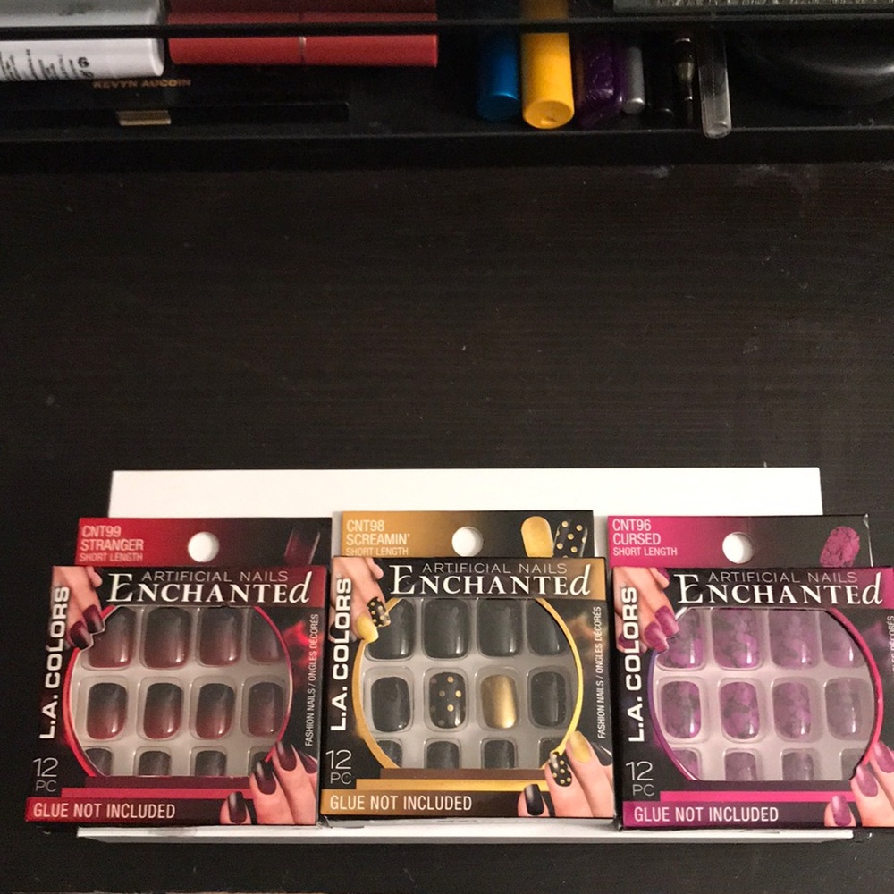 Short Length Artificial Nails by L.A. Colors